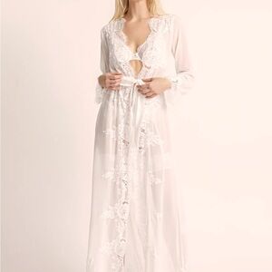Homebodii White Lace Helena Robe Bridal